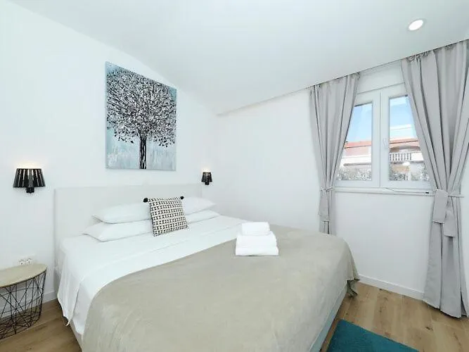 Apartments Dalmatia In Preko, Island Ugljan, With Swimmingpool Croatia